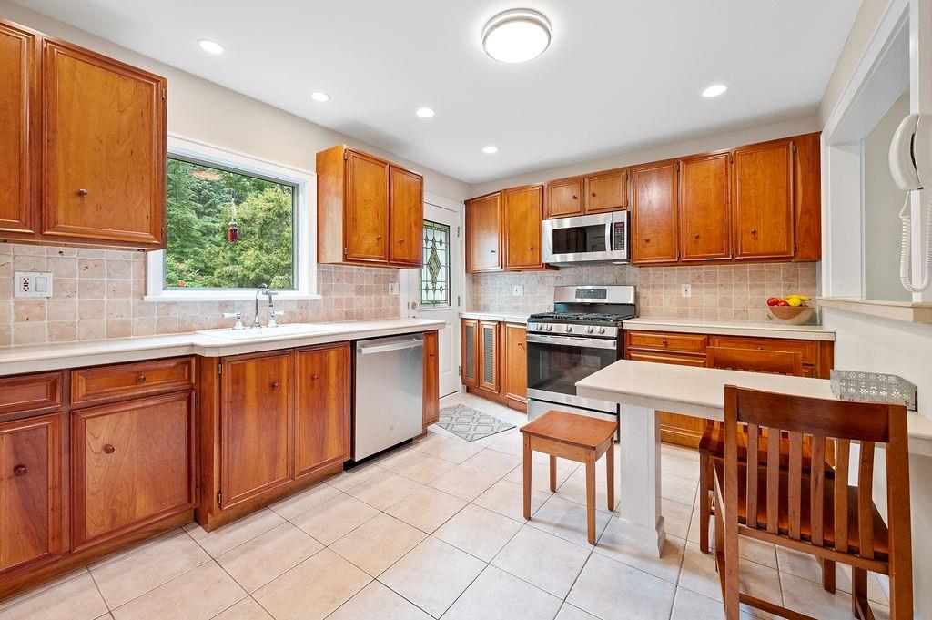 162 Bentley Street, Staten  Island, New York, 10307 image 13