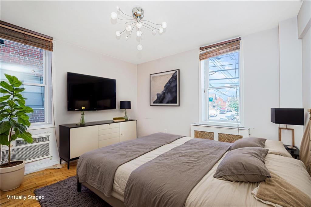 2330 Voorhies Avenue 1N Image 2