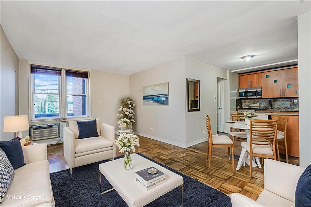 2330 Voorhies Avenue 1N Image 5