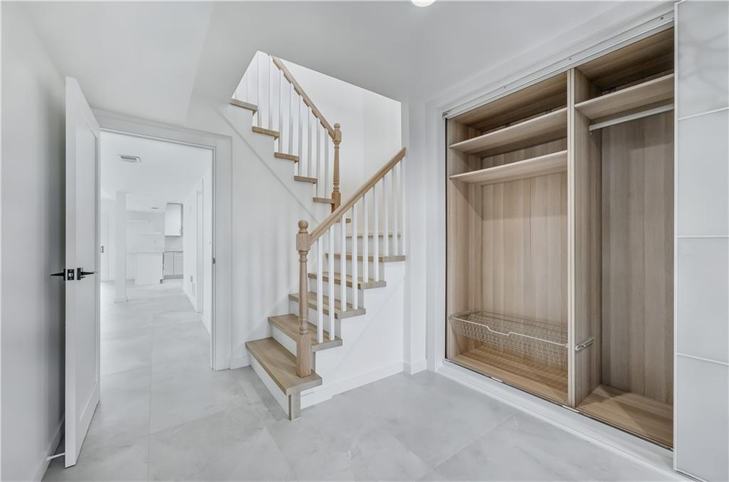 4330 Manhattan Avenue Image 2