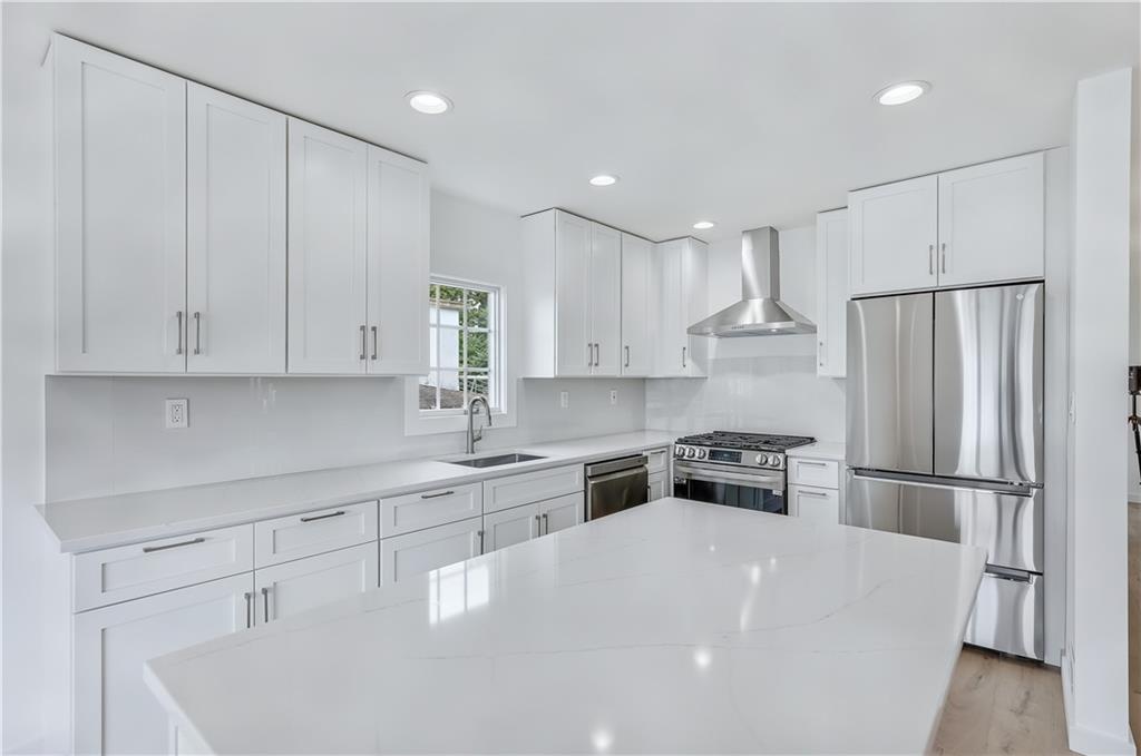 4330 Manhattan Avenue, Brooklyn, New York, 11224 image 14