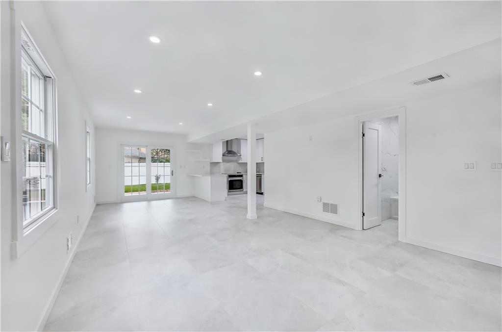 4330 Manhattan Avenue Image 3