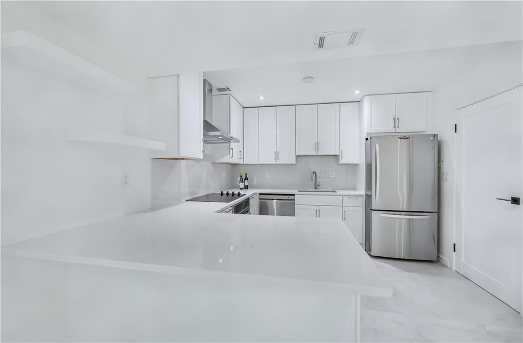 4330 Manhattan Avenue Image 5