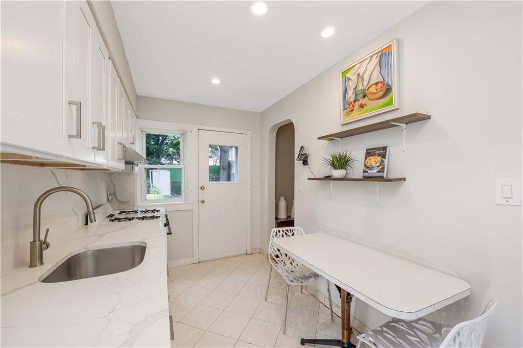 16511 Jewel Avenue Image 4