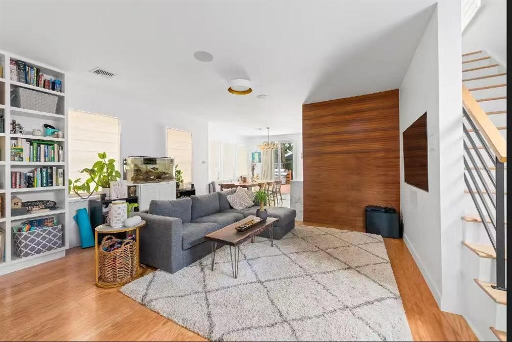 164 Burbank Avenue Image 5