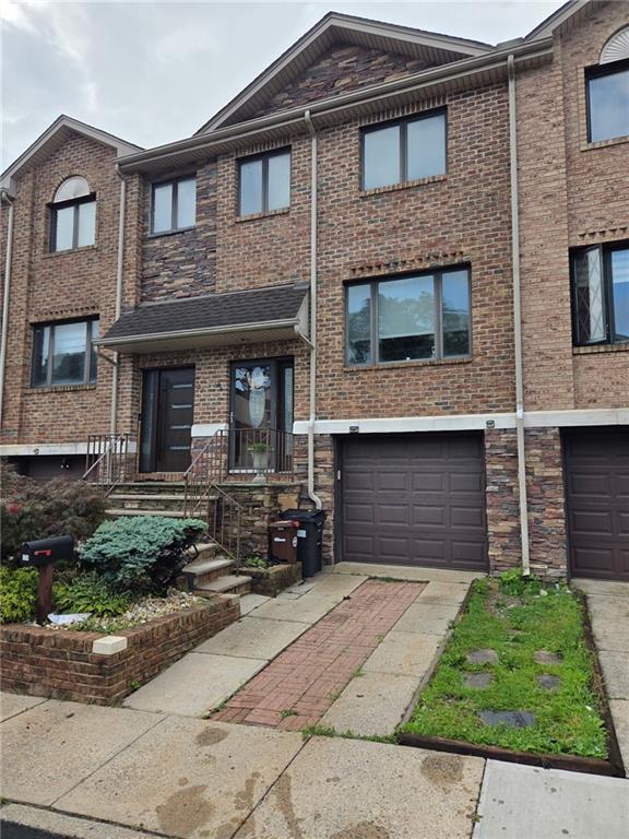 124 North Drive 124, Staten Island, New York, 10305
