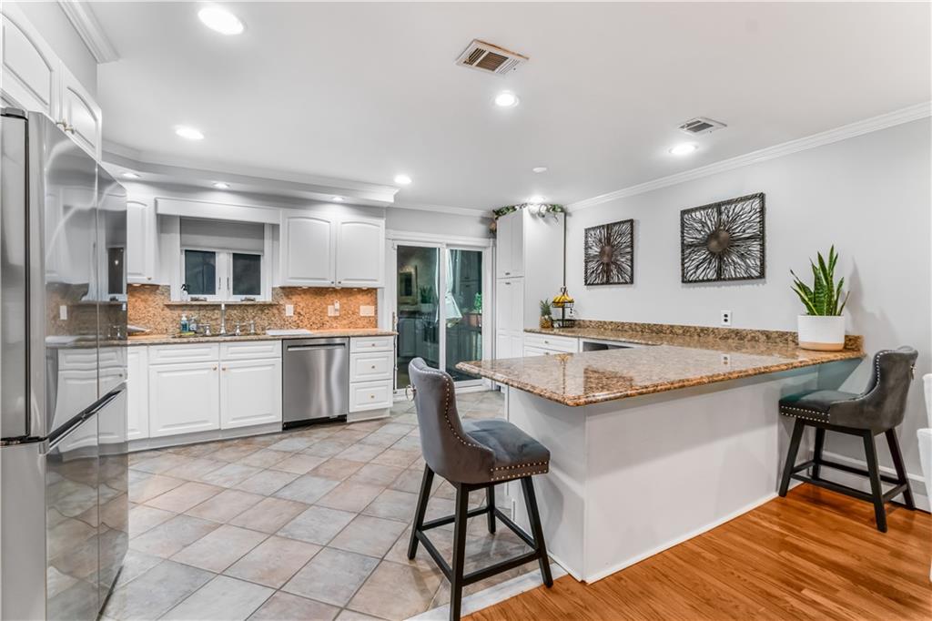 124 North Drive 124, Staten  Island, New York, 10305 image 15