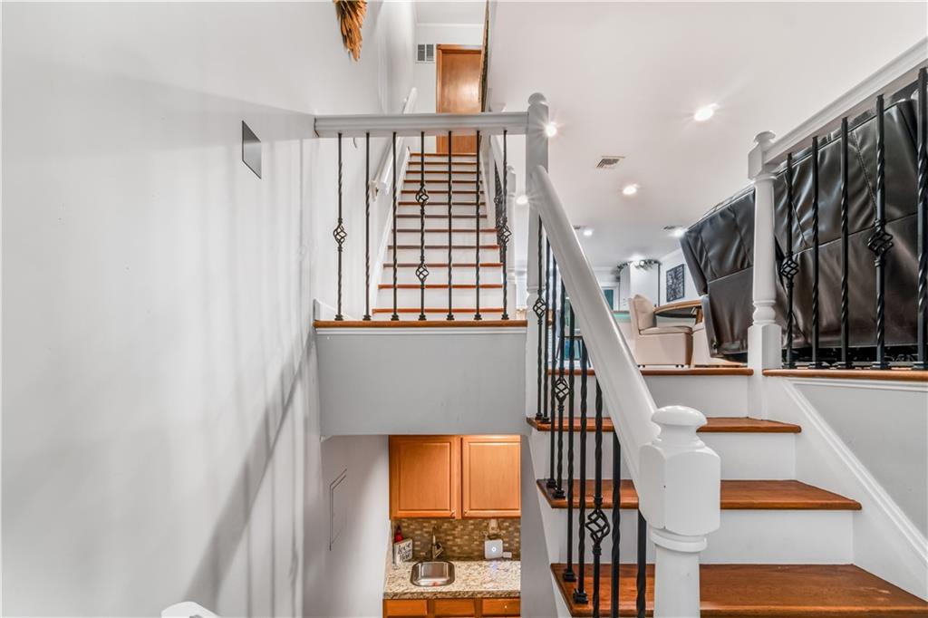 124 North Drive 124, Staten  Island, New York, 10305 image 19