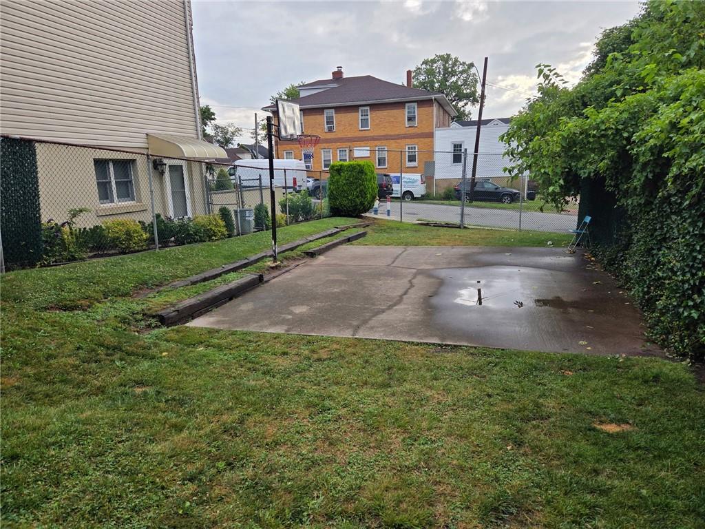 124 North Drive 124, Staten  Island, New York, 10305 image 32