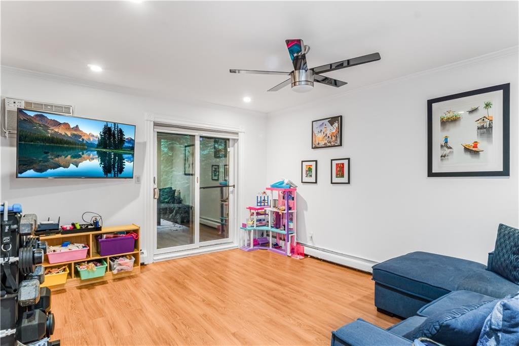 124 North Drive 124, Staten  Island, New York, 10305 image 9