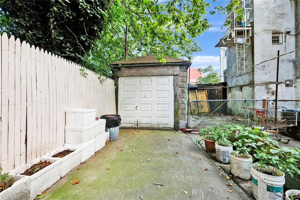 2481 East 15th Street, Brooklyn, New York, 11235 image 23