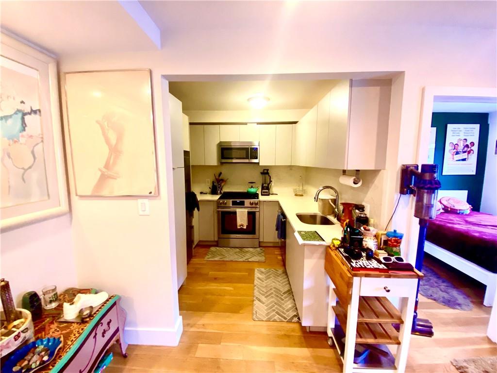 490 Van Buren Street 3A Image 4
