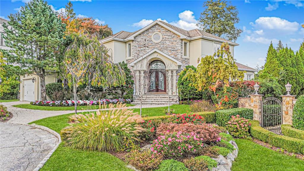 35 Julieann Court, Staten Island, New York, 10304