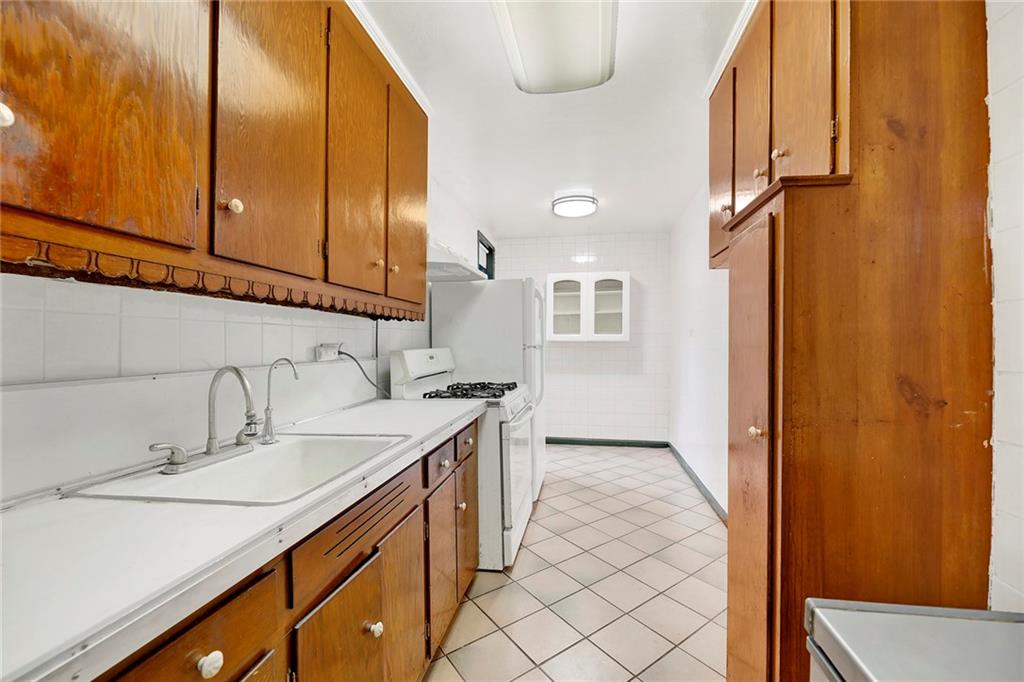 711 Montauk Court 1J Image 5