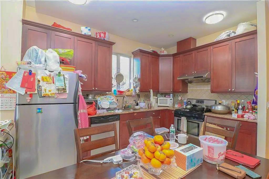 207 Bay 38th Street 3B Image 2