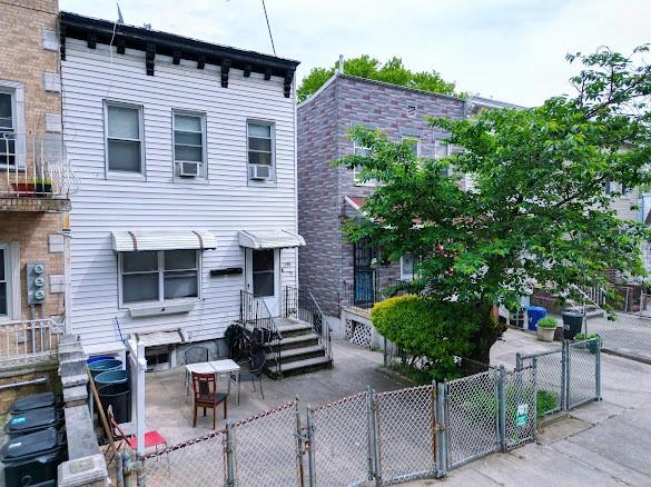203 Gelston Avenue Image 3