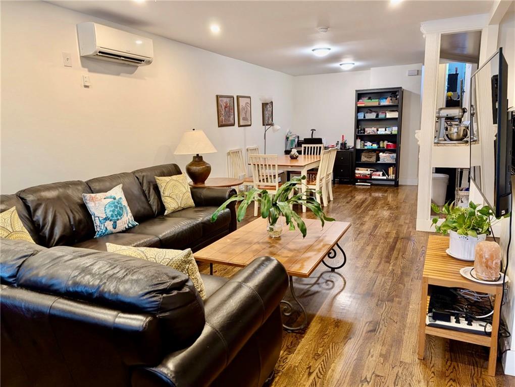 9452 Ridge Boulevard Image 4