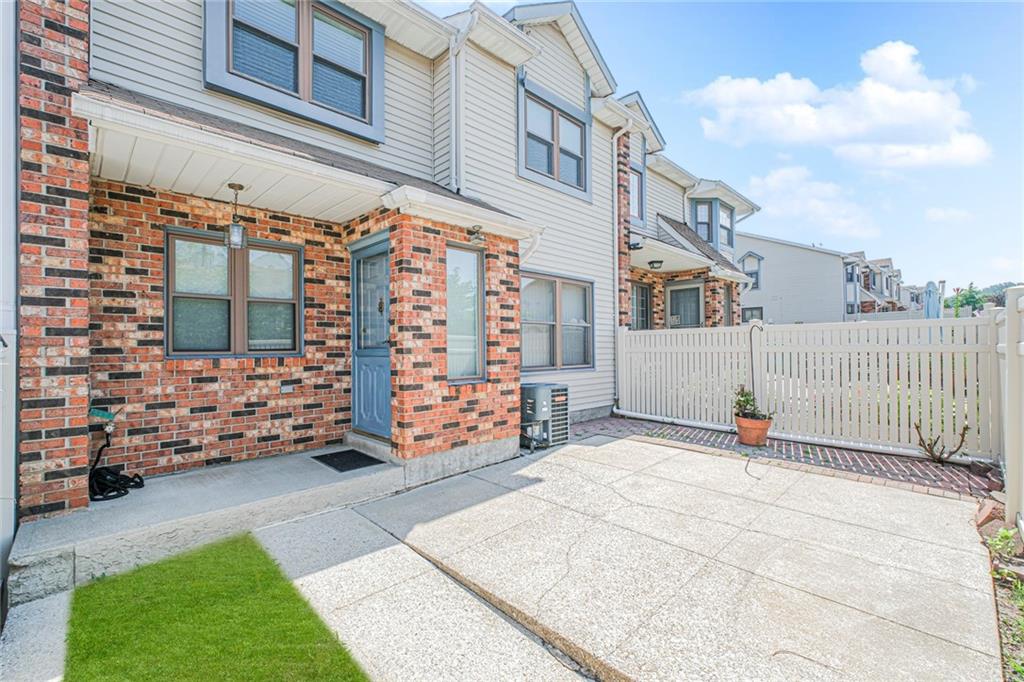 252 Ashworth Avenue Image 2