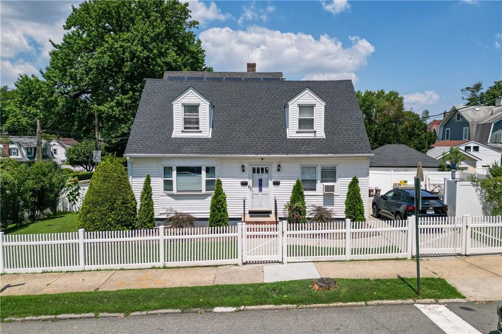 325 College Avenue, Staten Island, New York, 10314