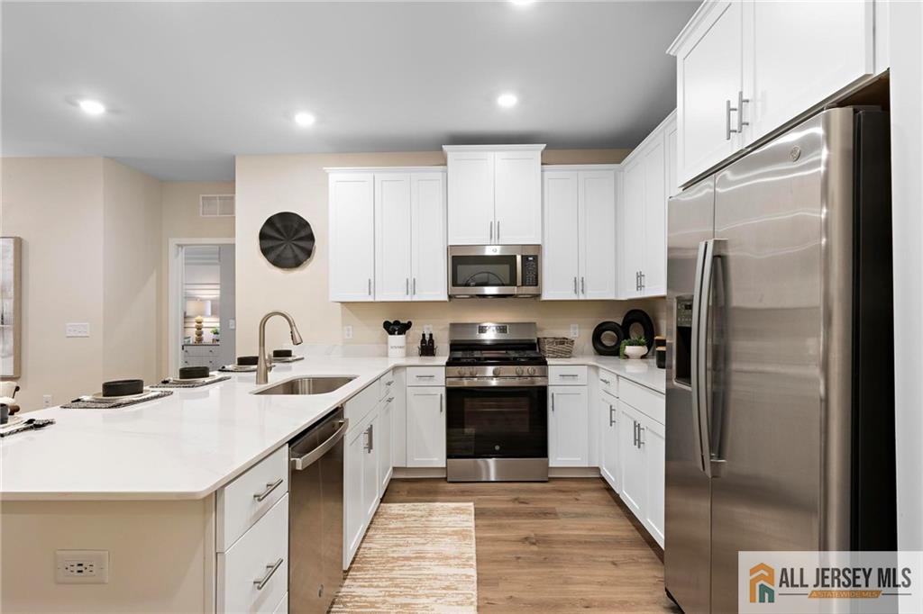 30101 Radford Court 3001 Image 4