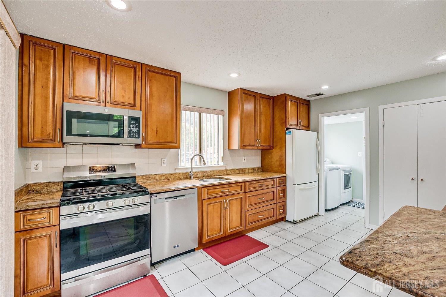 68 Kelly Drive, Edison, NJ, 08820 image 33