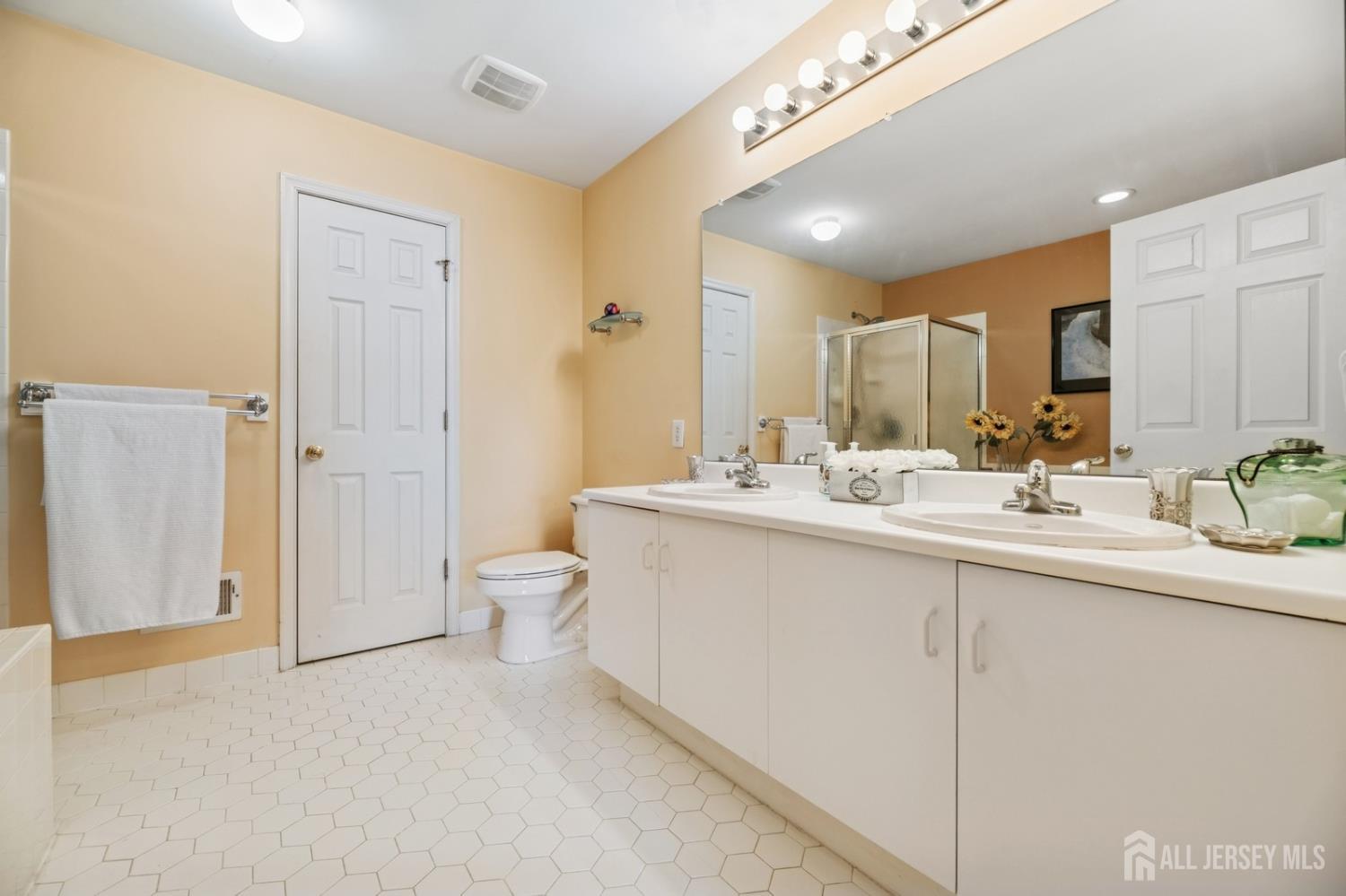 44 Windsong Circle, East Brunswick, NJ, 08816 image 31