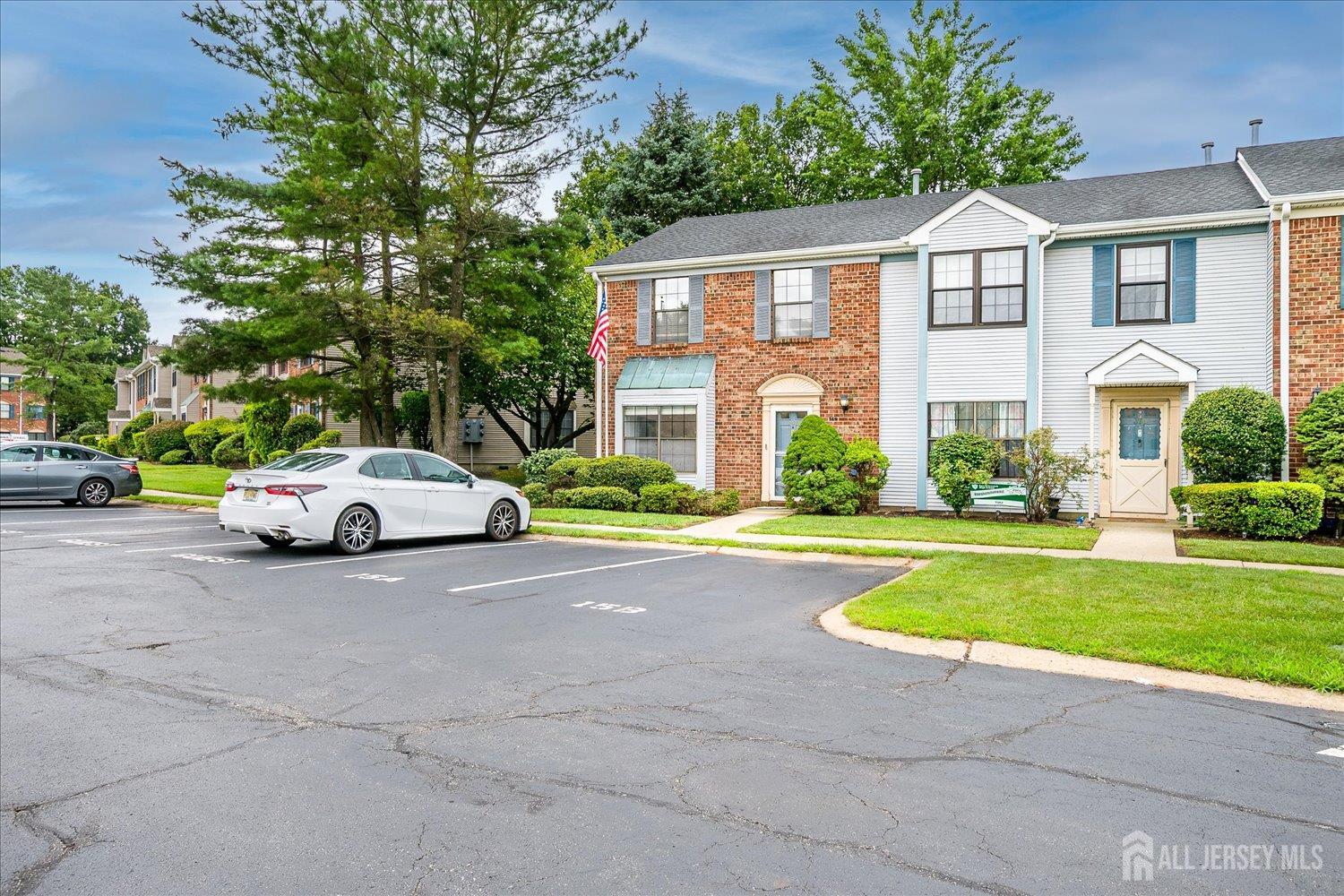 369 Bromley Place Image 3