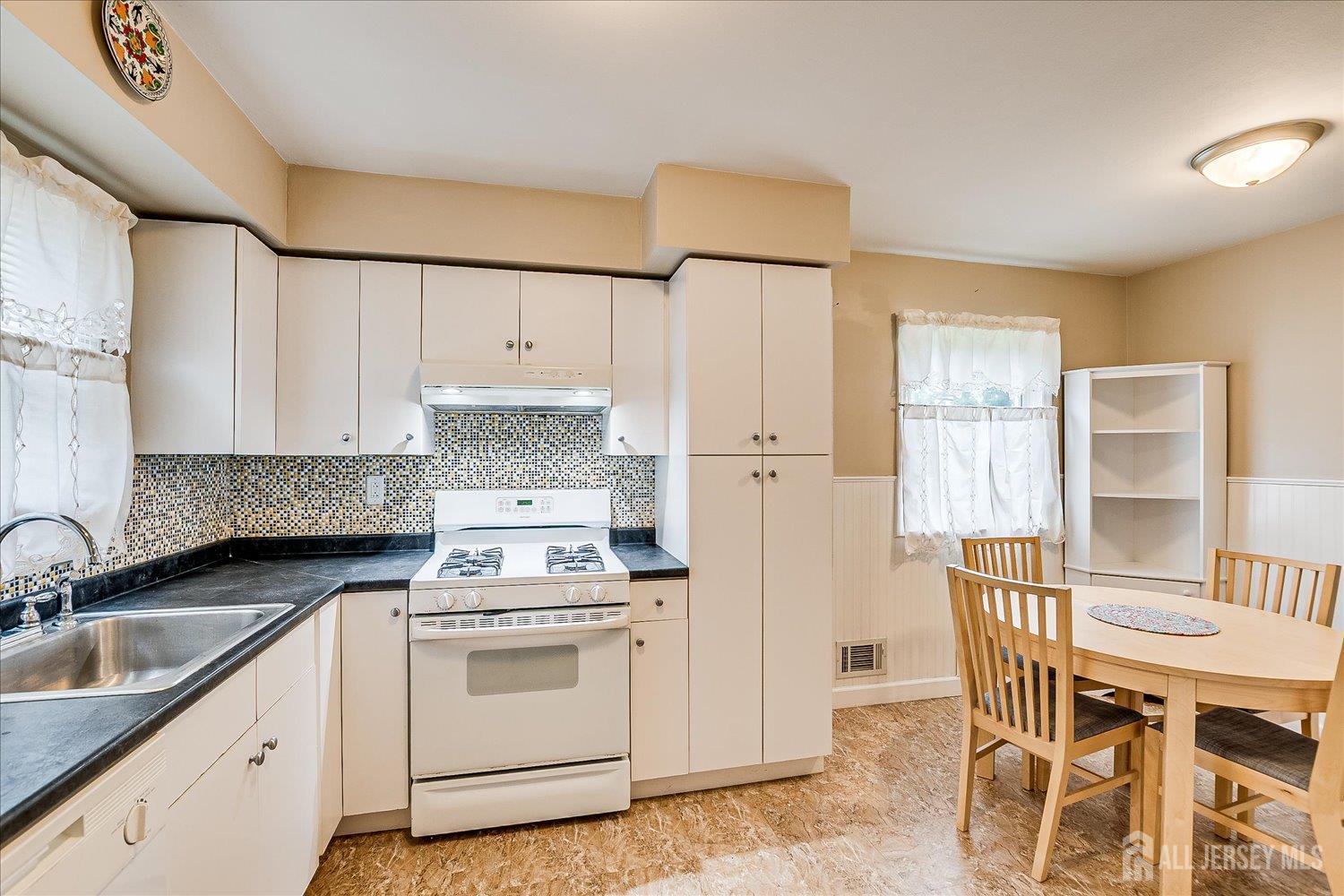 9 Lovely Drive, South Amboy, NJ, 08879 image 16