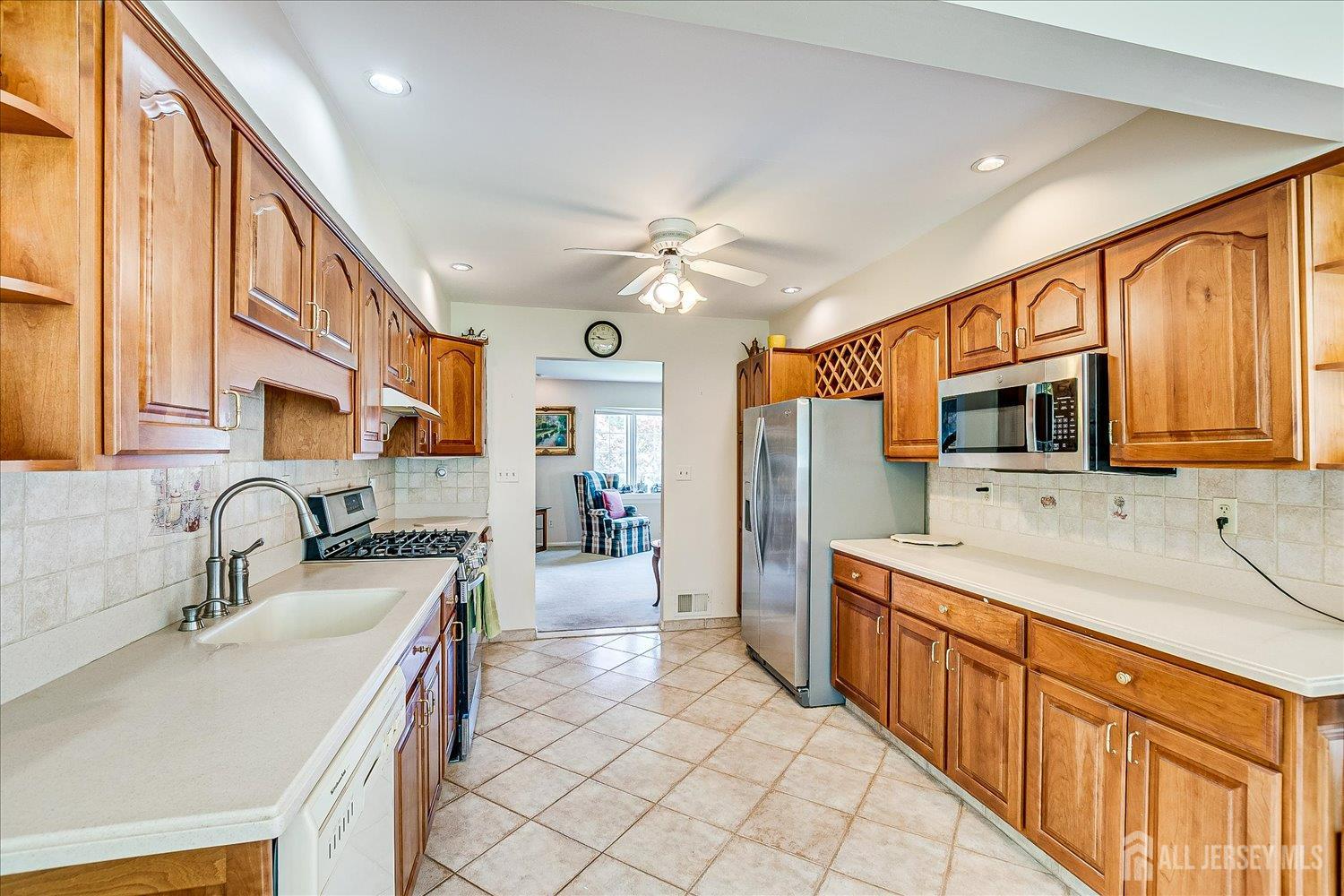 64 Annette Drive, Edison, NJ, 08820 image 30