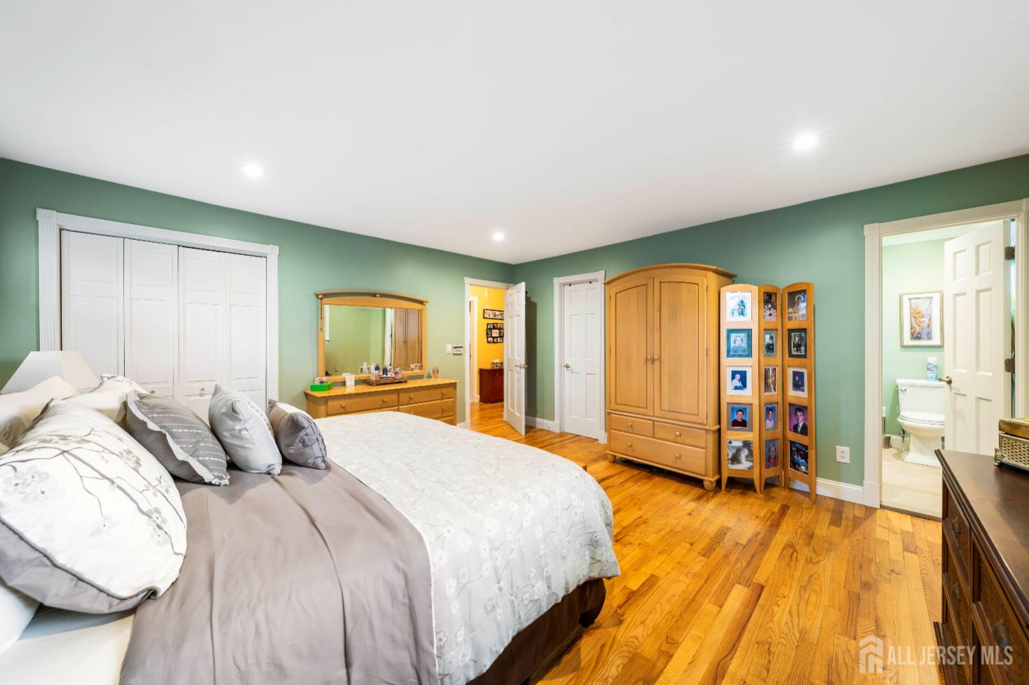 31 Runnymede Road, Colonia, NJ, 07067 image 16