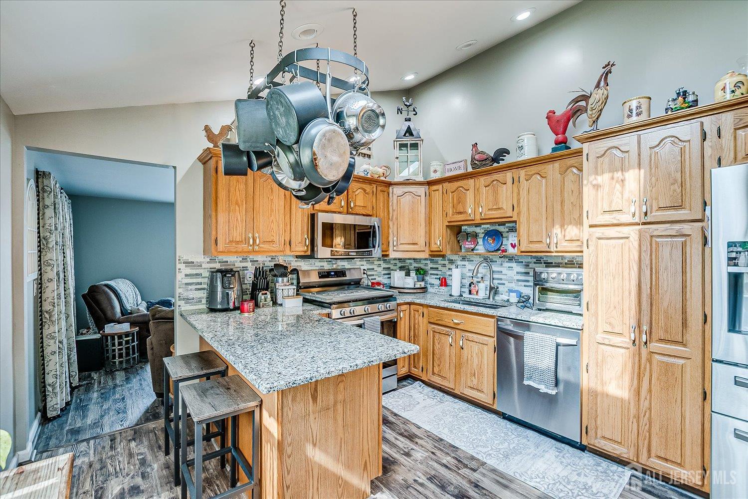 7 Caroline Place, Colonia, NJ, 07067 image 10