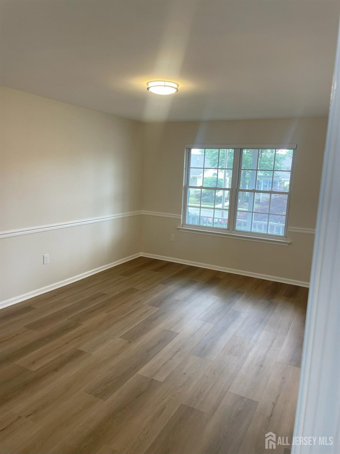 218 N Pondview Boulevard Image 4