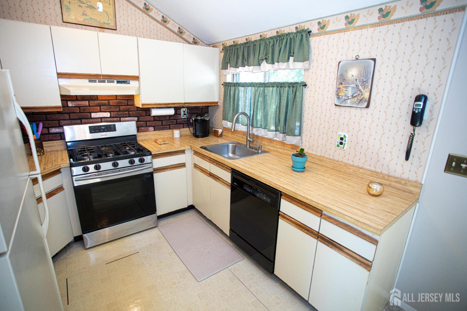 94 Albert Drive, Sayreville, NJ, 08859 image 10