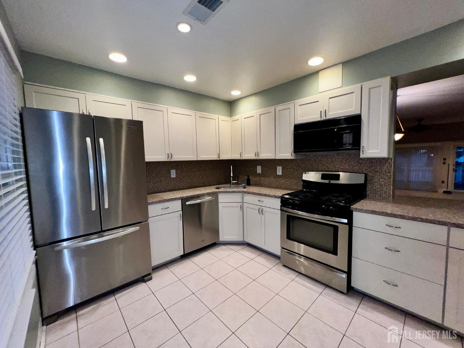 37 Albury Way Image 5