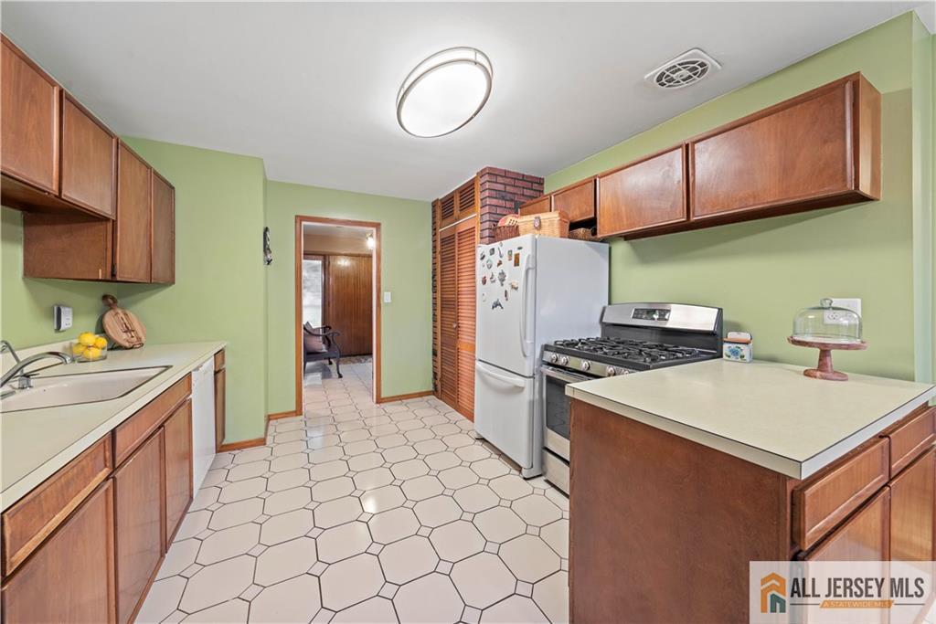 41 Jonathan Drive, Edison, NJ, 08820 image 13