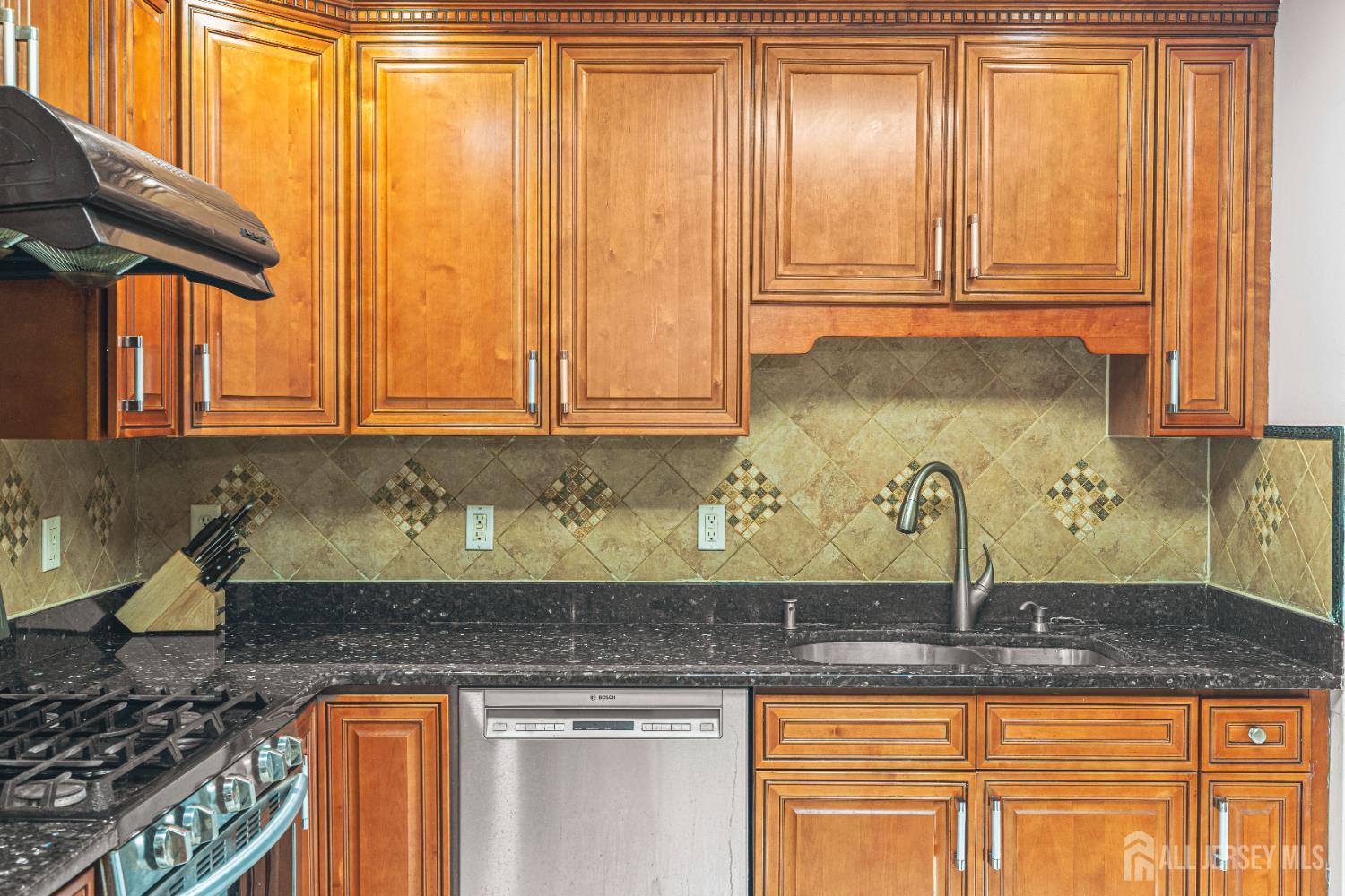 1099 new dover Road, Edison, NJ, 08820 image 17