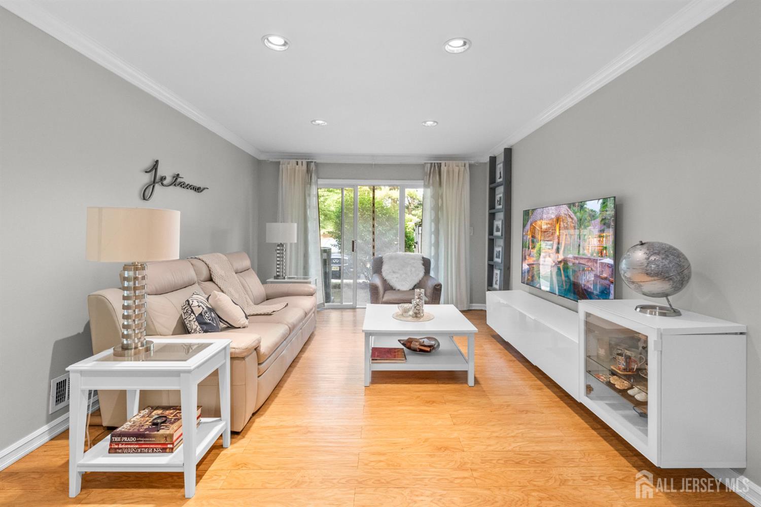 1058 Schmidt Lane Image 3