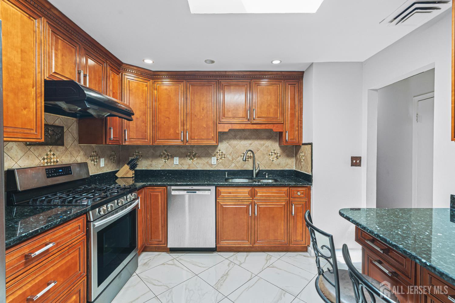 1099 new dover Road, Edison, NJ, 08820 image 15