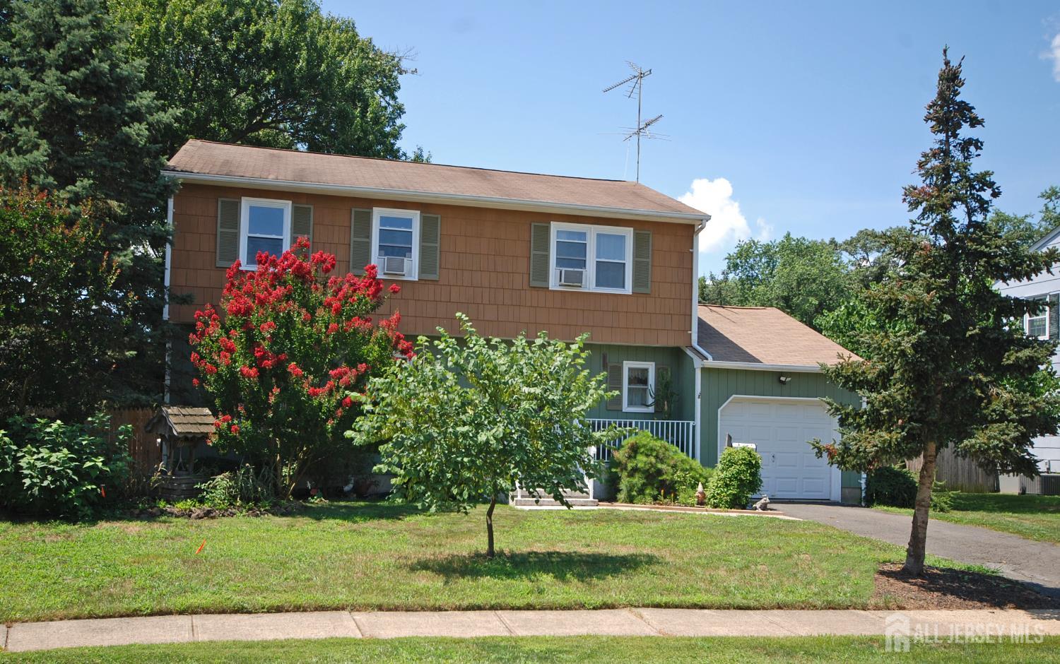 4 Kalman Court, Middlesex, NJ, 08846