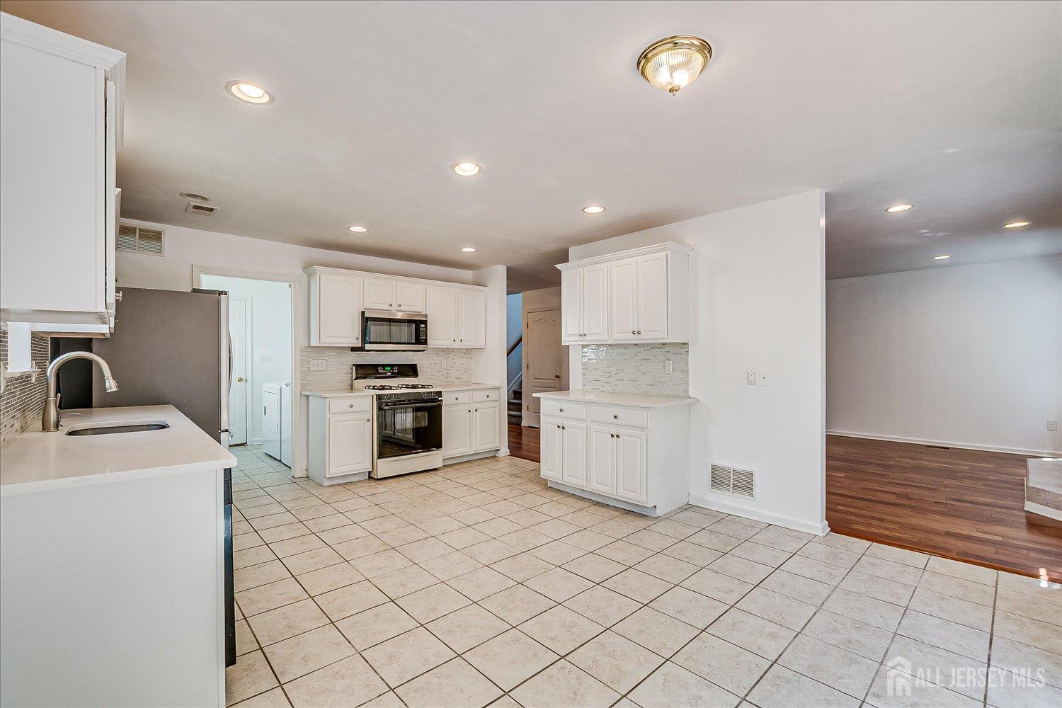 230 S 10th Avenue, Highland Park, NJ, 08904 image 9