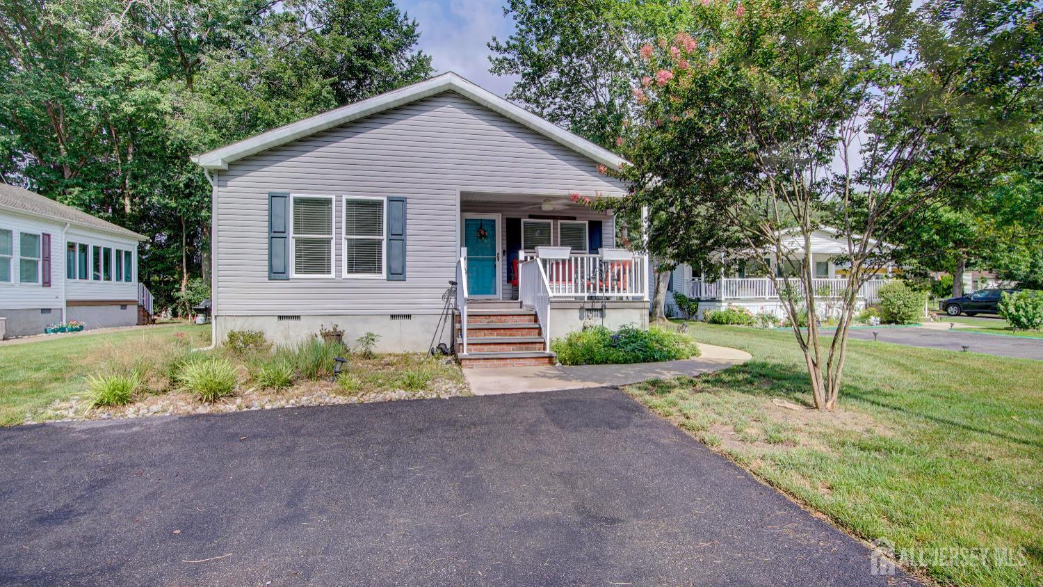 287 Woods Edge Court, Spotswood, NJ, 08884