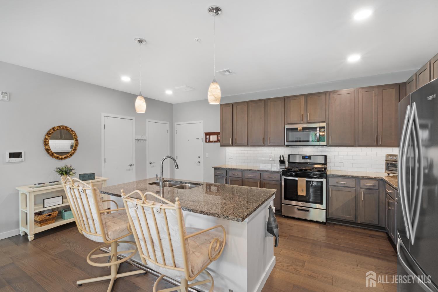 635 Lorhan Drive Image 4