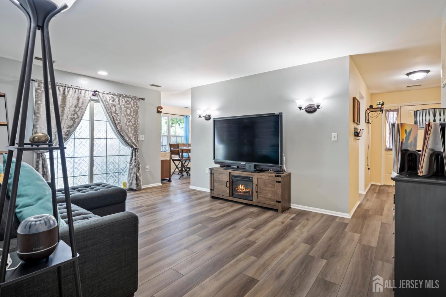 1301 Cypress Lane Image 3