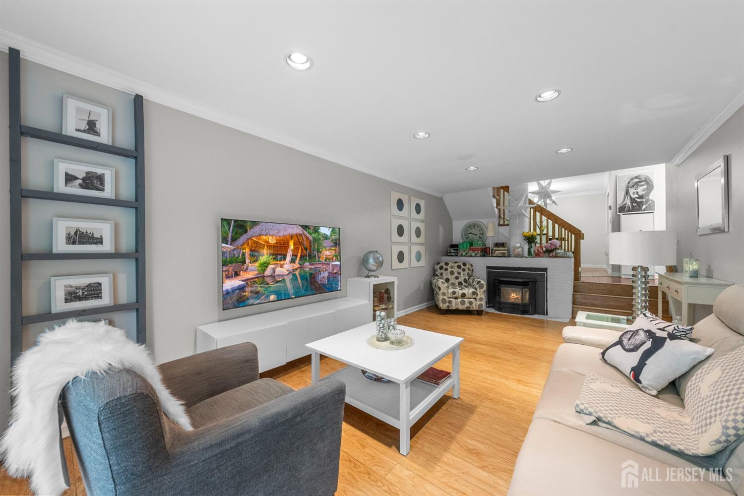 1058 Schmidt Lane Image 2