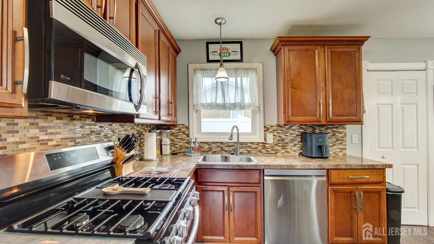 27 Carlton Avenue, Monroe, NJ, 08831 image 7