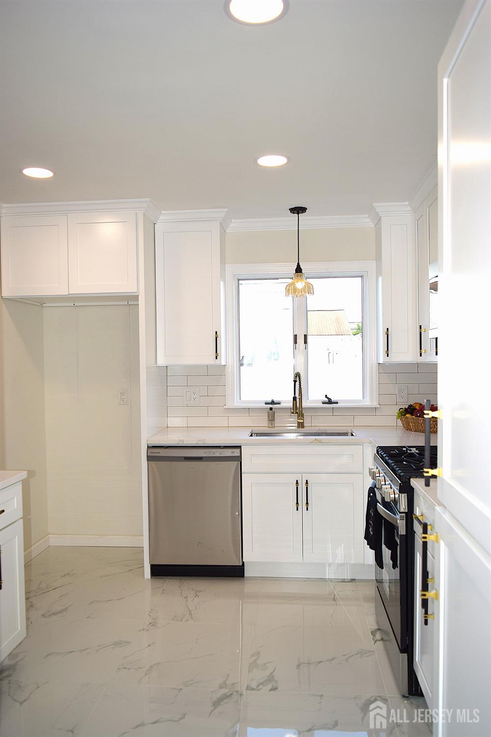 42 Roosevelt Avenue, Colonia, NJ, 07067 image 11