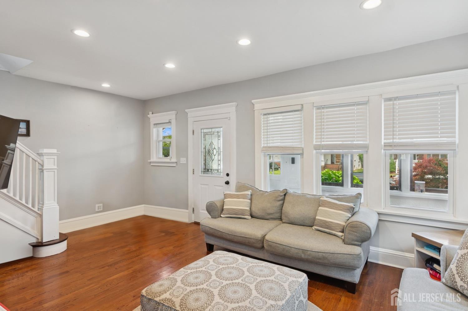 147 Grove Avenue Image 3