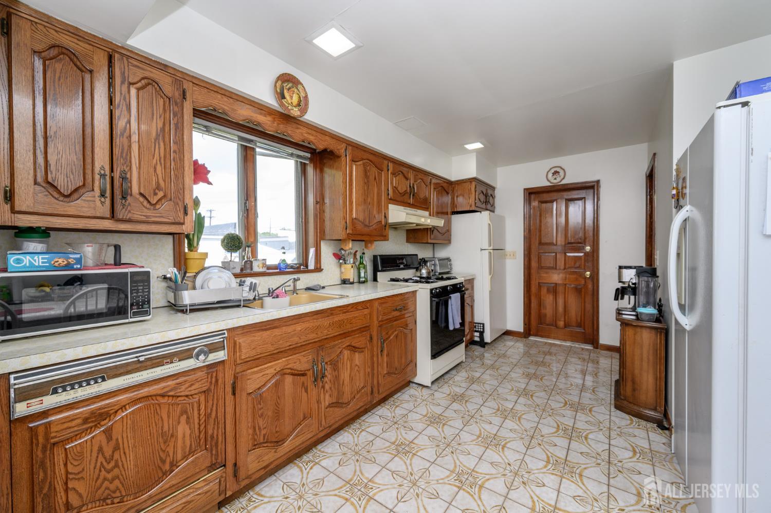 84 E Somerset Street Image 5