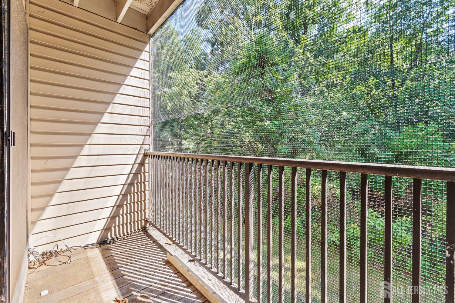 255 Hampshire Court Image 4