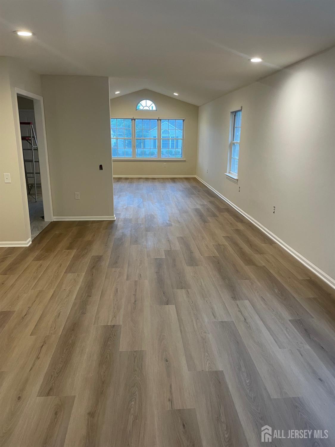 218 N Pondview Boulevard Image 3